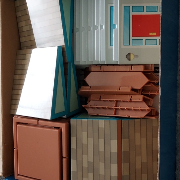 Lakeshore Learning Architecture Build Set - Picture 4 of 4